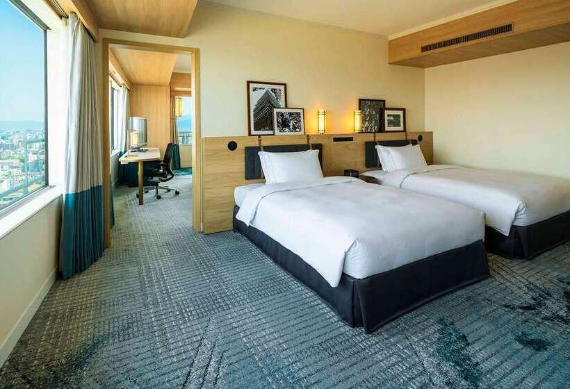 Семейный Полулюкс, Hilton Fukuoka Sea Hawk