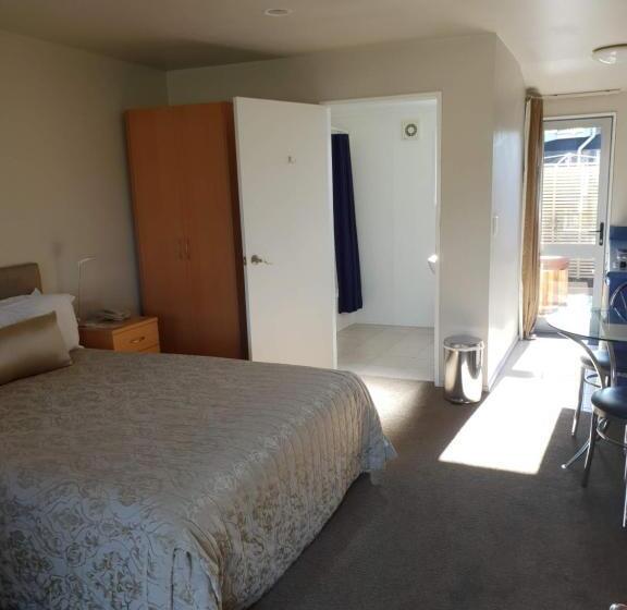 스탠다드 스튜디오, Anchorage Motel Apartments