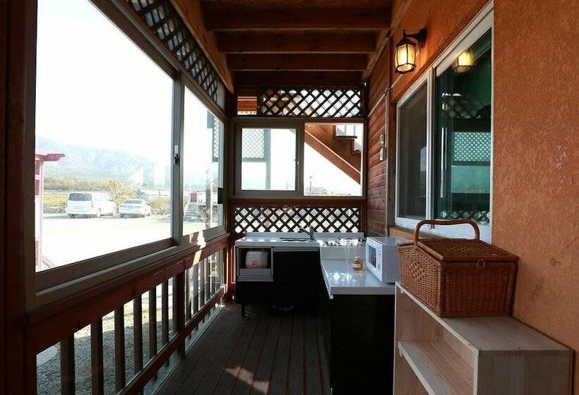 חדר דלוקס לארבעה, Favian Guest House