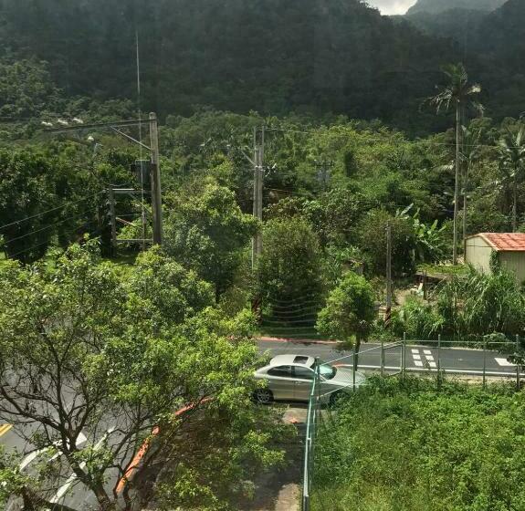 اتاق استاندارد با چشم‌انداز کوهستان, Ruo Shui Hotspring