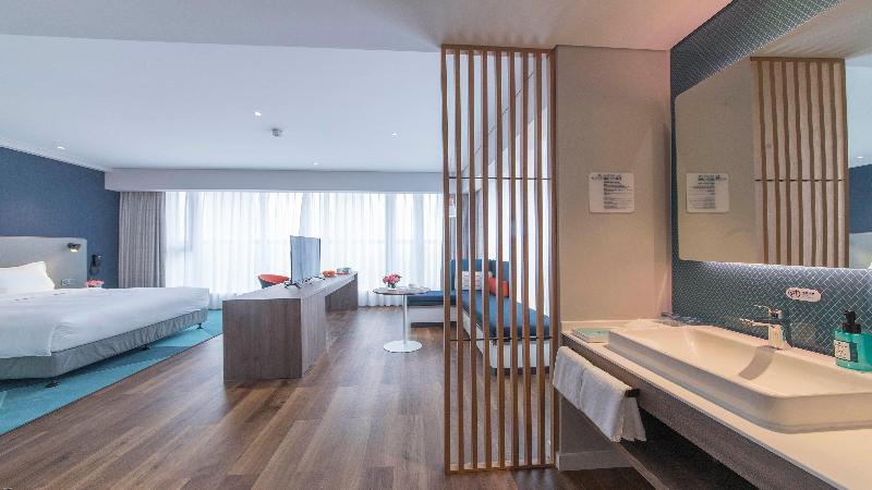 キングサイズベッドのスイートルーム, Holiday Inn Express Liyang Huafu, An Ihg