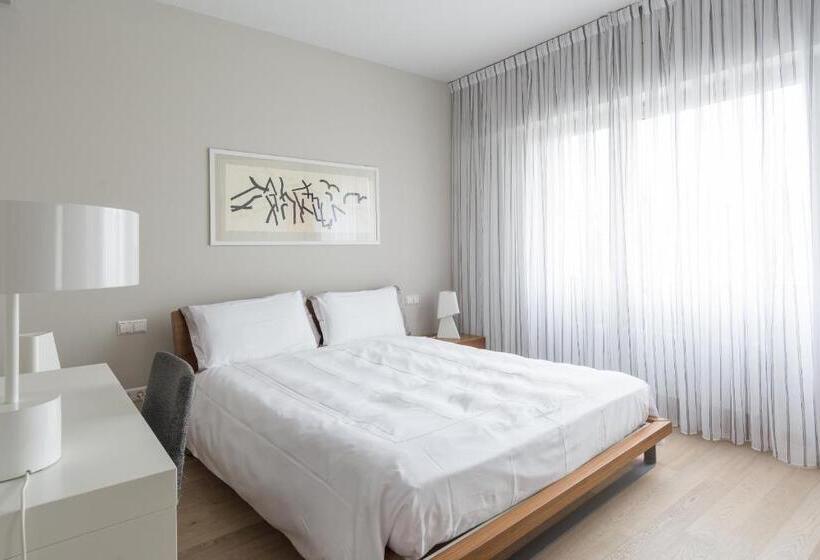 آپارتمان 2 خوابه, Four Stars Apart