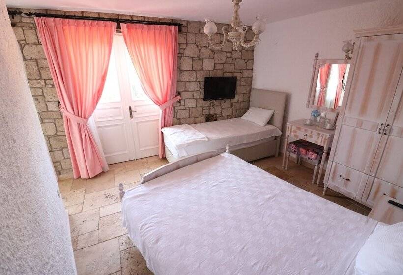اتاق راحتی سه تخته, Galya Otel Alacati