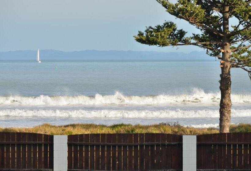 Апартаменты 1 Спальня с Балконом, Waikanae Beach Motel