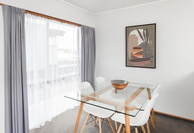 Апартаменты 1 Спальня с Балконом, Waikanae Beach Motel
