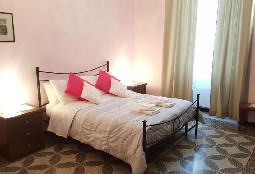 استودیو استاندارد با چشمانداز باغ, Royal Suite