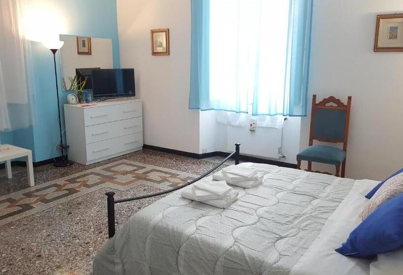 اتاق استاندارد با چشمانداز باغ, Royal Suite