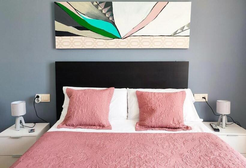 Четырехместный Номер Стандарт, Flats Friends Plaza De La Reina