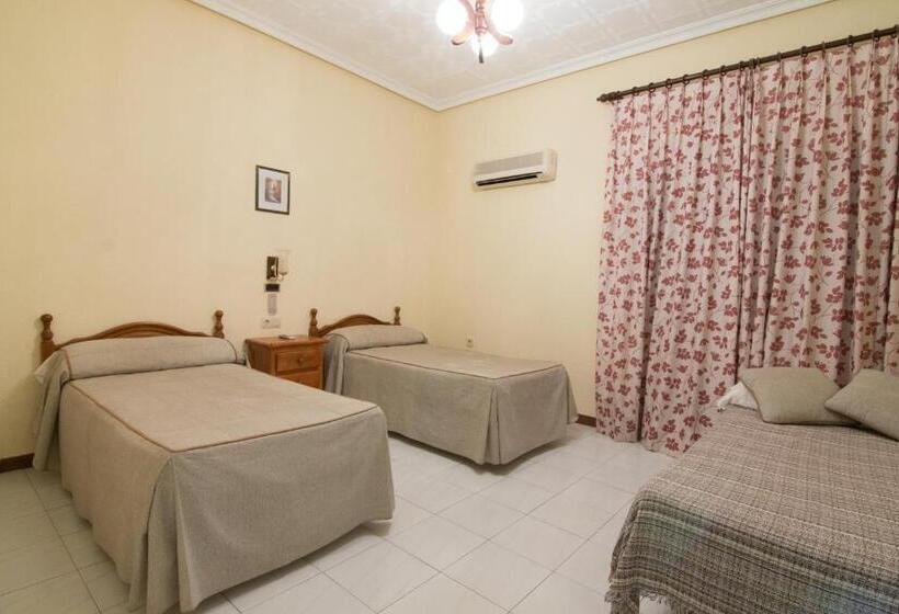Номер Стандарт Трехместный, Hostal Santa Ana