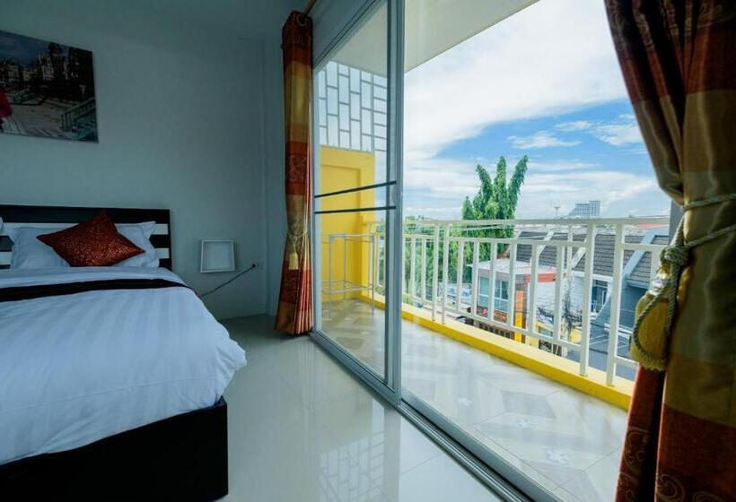 Трехместный Номер Стандарт с Балконом, Lemon Loft Boutique Room