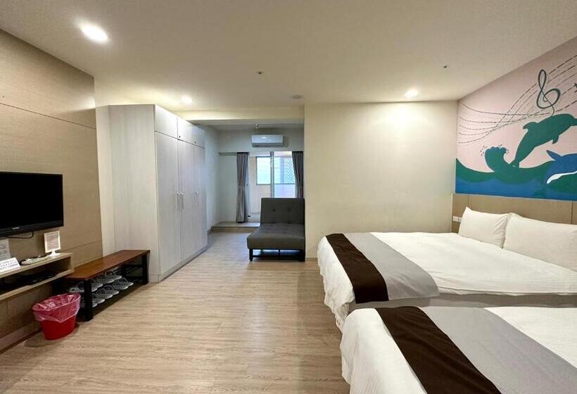 اتاق لوکس, Music City Inn