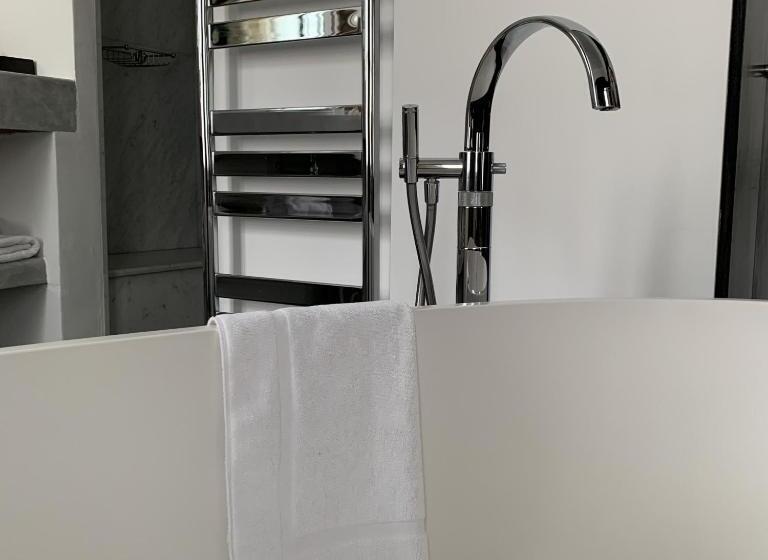 Полулюкс Повышенной Комфортности, Hôtel Particulier Le 28