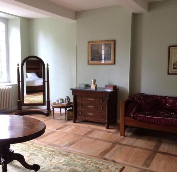 Полулюкс, Chateau Du Val Larbont