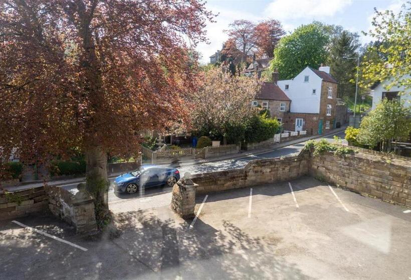 Номер Basic, Ruswarp Hall   Whitby