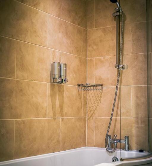 اتاق استاندارد, Three Horseshoes Inn