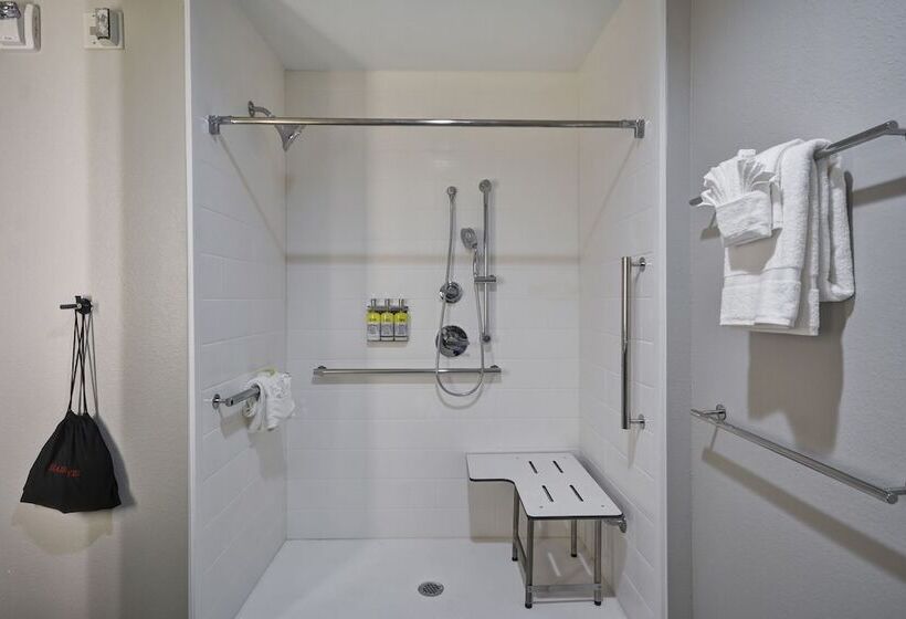 Люкс Адаптированный для Инвалидов, Holiday Inn Express & Suites   Houston Nasa   Boardwalk Area, An Ihg