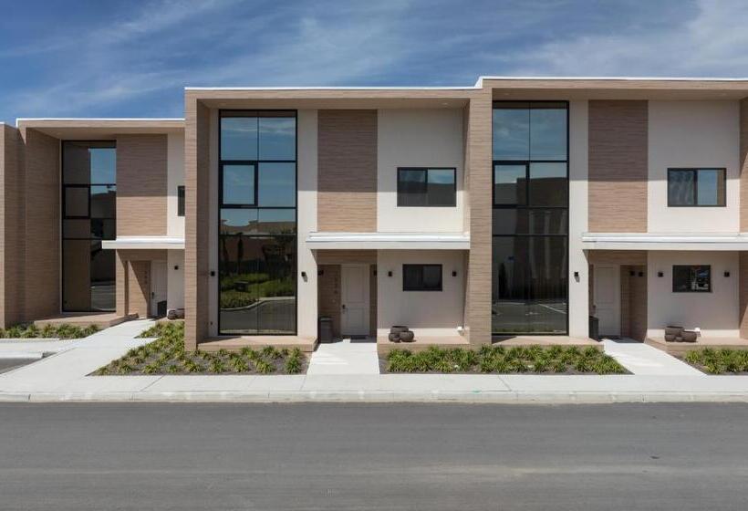 בקתת חדר, Magic Village Views Trademark Collection By Wyndham
