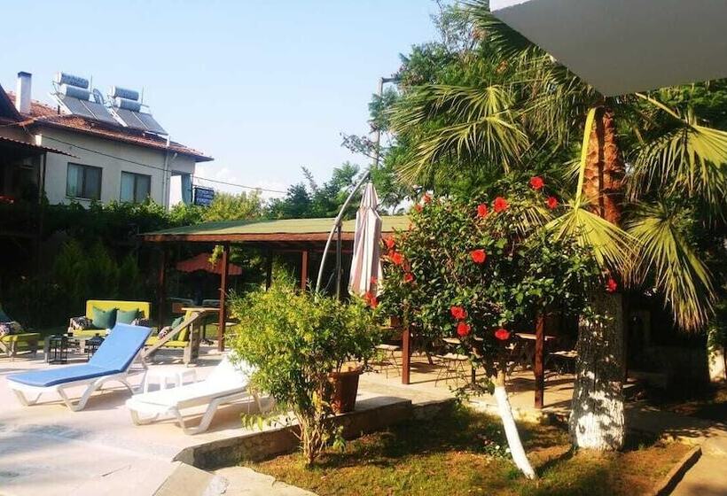 اتاق خانوادگی با چشم‌انداز باغ, Nehir Dalyan Boutique Otel