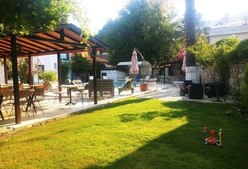 اتاق خانوادگی با چشم‌انداز باغ, Nehir Dalyan Boutique Otel