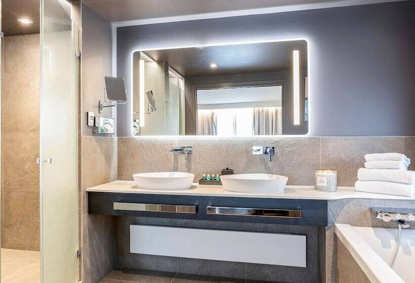 Номер Executive, Novotel Deauville Plage