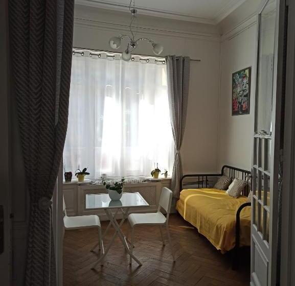اتاق استاندارد با سرویس بهداشتی مشترک, B&b My Art House