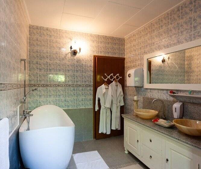 اتاق خانوادگی با چشم‌انداز باغ, Oceane Self Catering