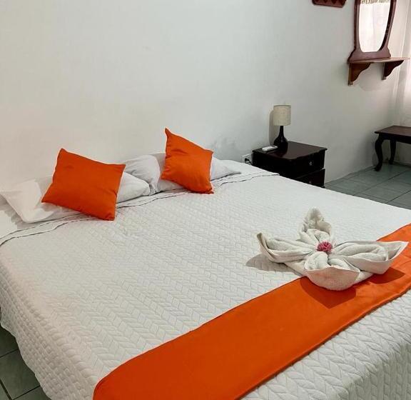 اتاق لوکس, Hostal Villamil