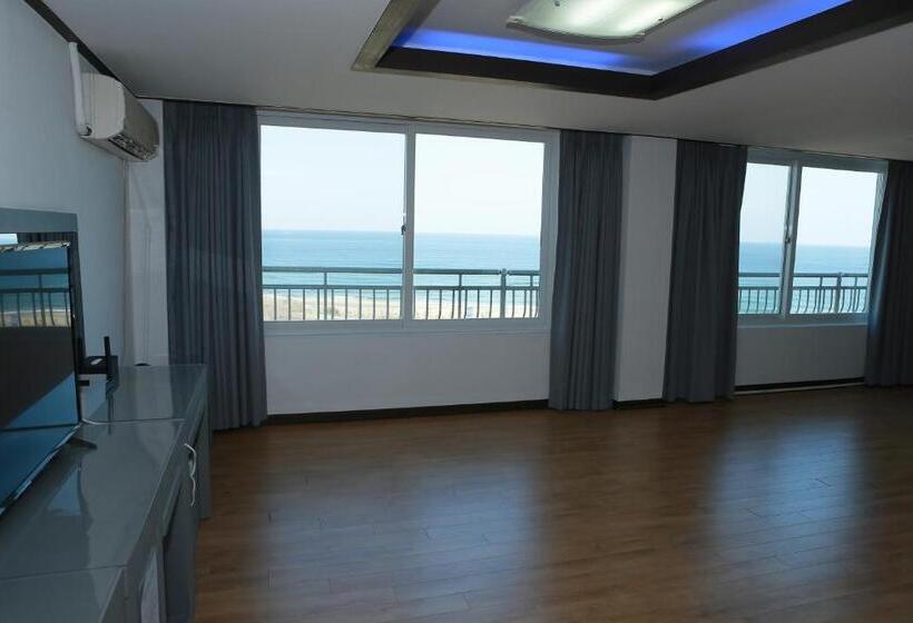Family Suite, Mangsang Beach Pension