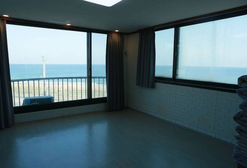 Family Suite, Mangsang Beach Pension