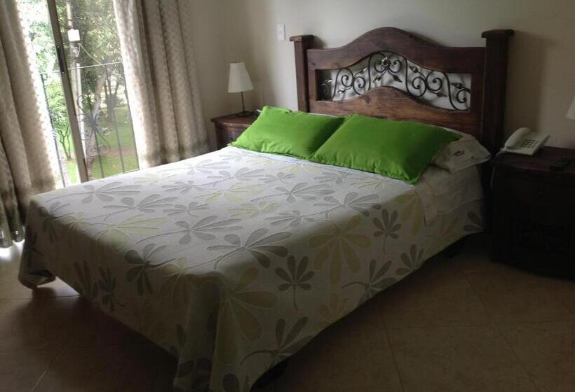 غرفة قياسية ثلاثية, Castellana Inn