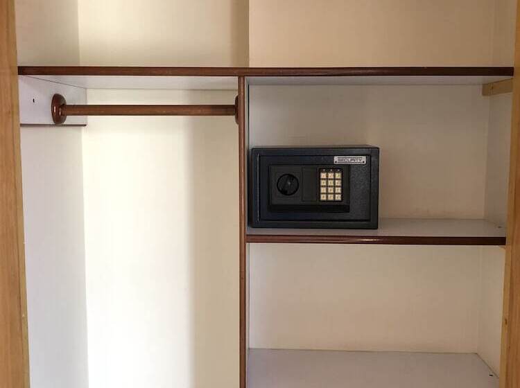 غرفة قياسية ثلاثية, Castellana Inn
