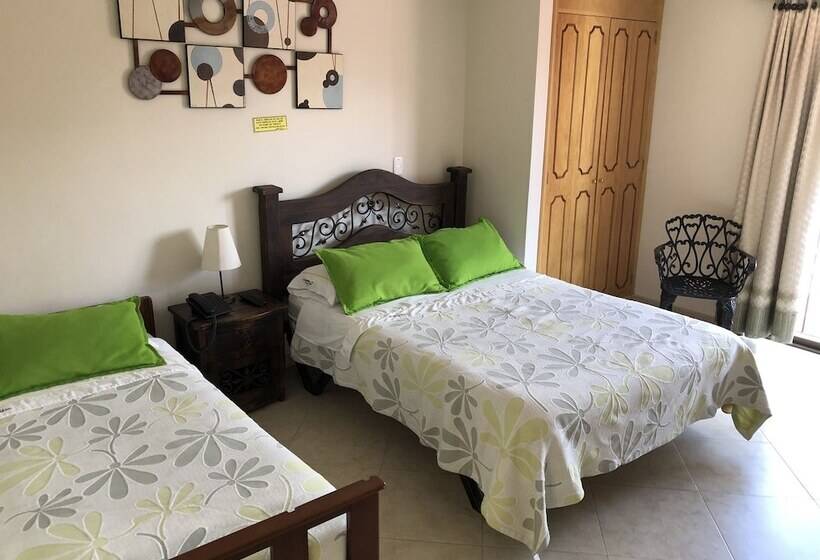 غرفة قياسية ثلاثية, Castellana Inn