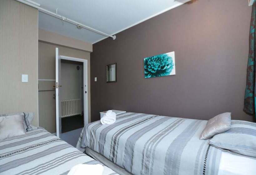 스탠다드 룸 공동 욕실, Wakatu Lodge   Hostel