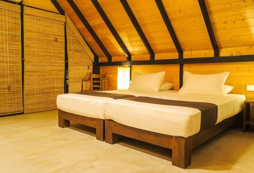 Deluxe Room, Go Go Green Resort