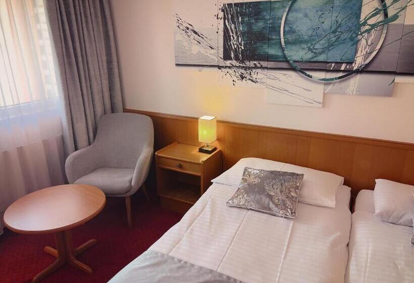 Номер Стандарт, Hôtel Des Trois Rois