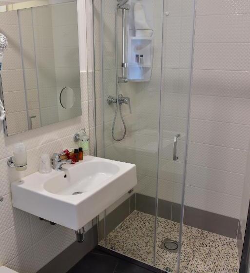 اتاق لوکس چهار تخته, Palazzo Degli Affreschi