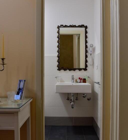 اتاق لوکس چهار تخته, Palazzo Degli Affreschi