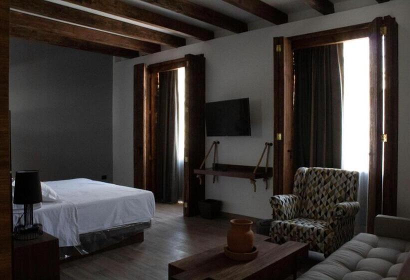 Deluxe Suite King Bed, Diana