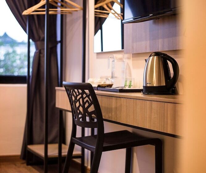 디럭스 룸, Insuna