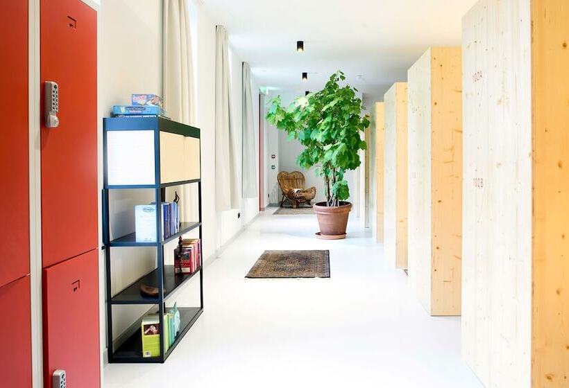 Кровать в Общей Комнате, The Green Elephant Hostel & Spa