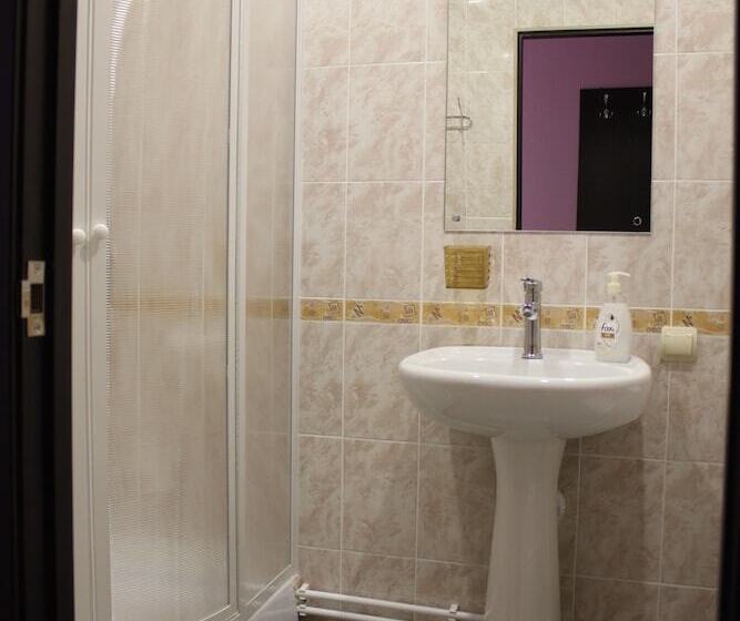 Chambre Standard, Oneginn