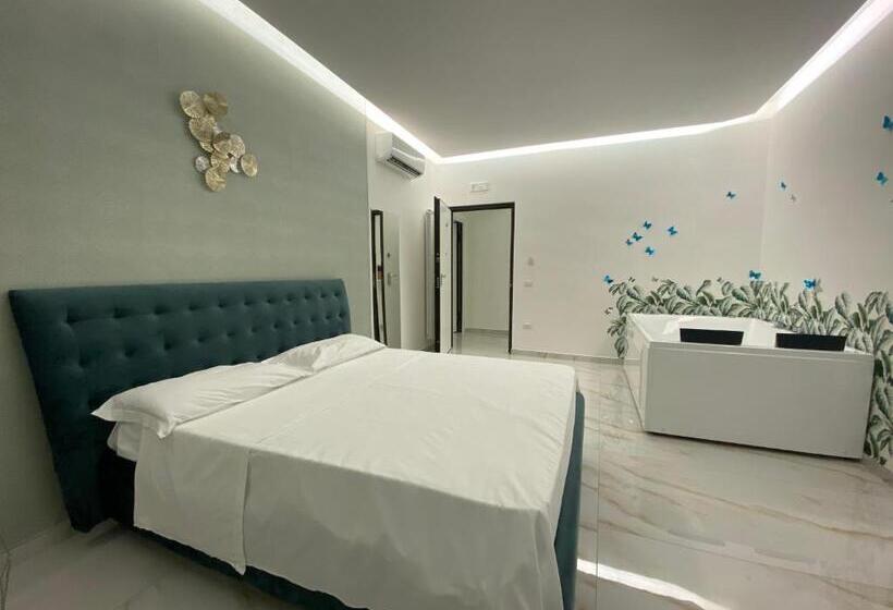 带按摩浴盆的套房, Maison De Luxe