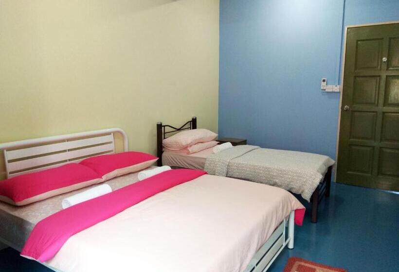 اتاق استاندارد سه نفره, Sandakan Backpackers Hostel