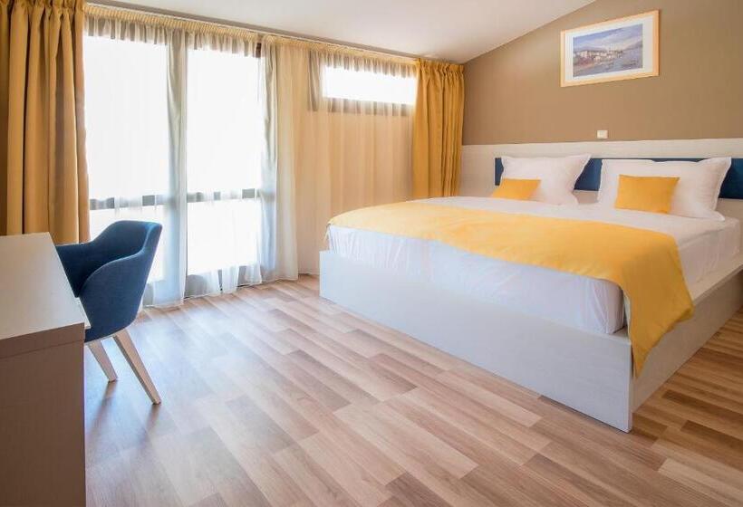 اتاق استاندارد با بالکن و چشم‌انداز باغ, Rooms Nadia