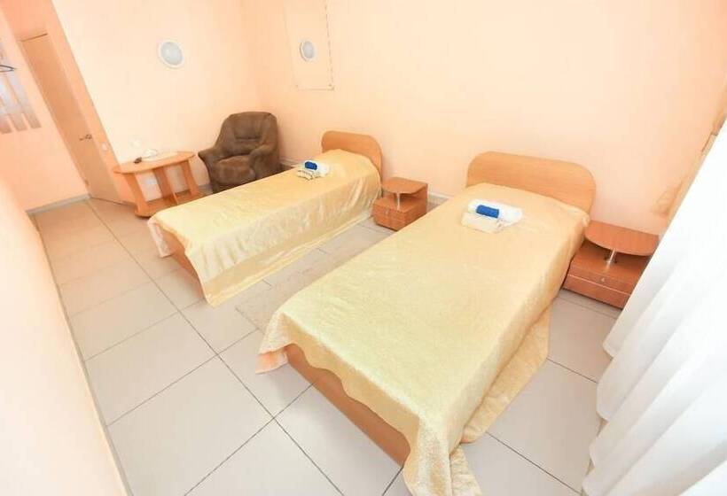 共用房间的床, Otel Chaika