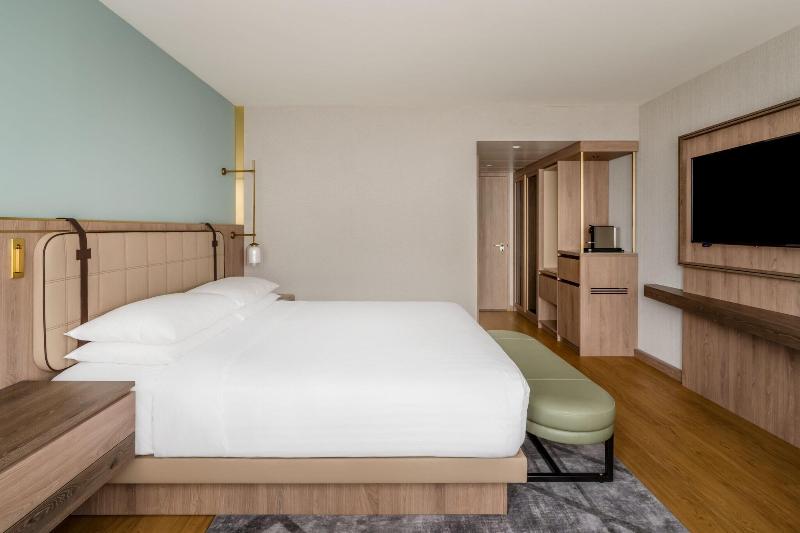 带大床的高级房间, Zurich Marriott