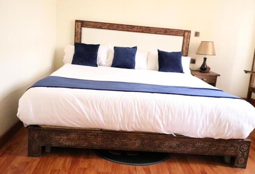 اتاق اکونومی, Fikirandray Lodge