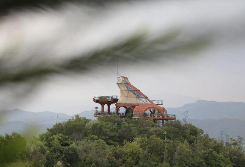 اتاق اکونومی, Fikirandray Lodge