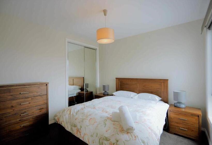 2 Bedroom Deluxe Apartment Sea View, Apollo Bay Seal Apartments