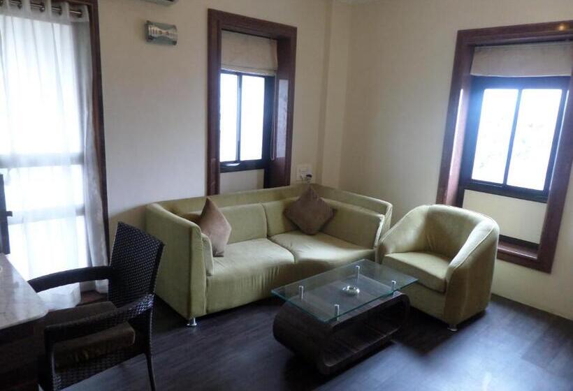 جناح إدارى, Raj Palace